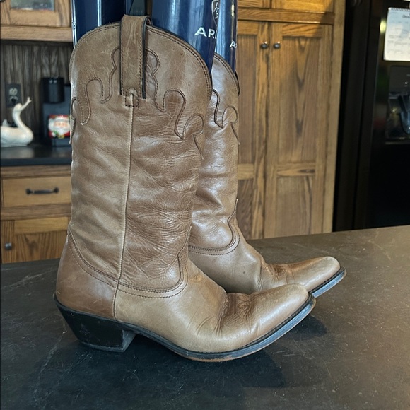 Durango Shoes - Durango Western Cowboy Cowgirl Boots Pointy Toe Distressed Brown‎ Womens size 7